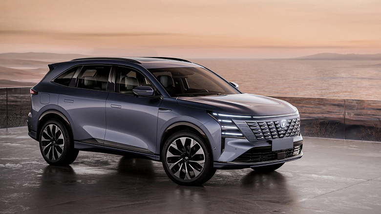 В России представили пять новых моделей Changan, в их числе полноприводные кроссоверы Changan Uni-S и CS75 Plus IV